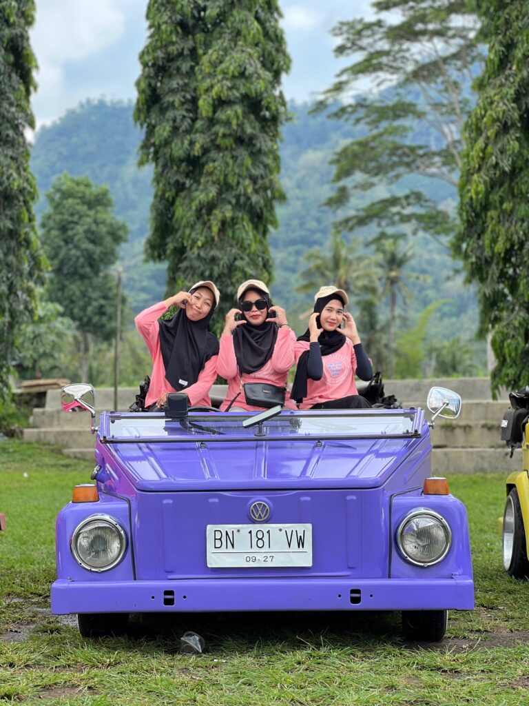 Pengalaman Seru Menjelajah Borobudur dengan VW Safari